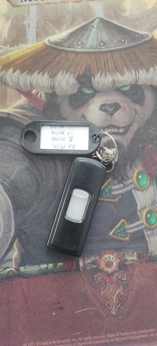 Stick 16 GB 32 GB bootabil cu diverse versiuni de Windows