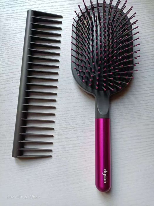 Расчёска  Dyson для подарк.