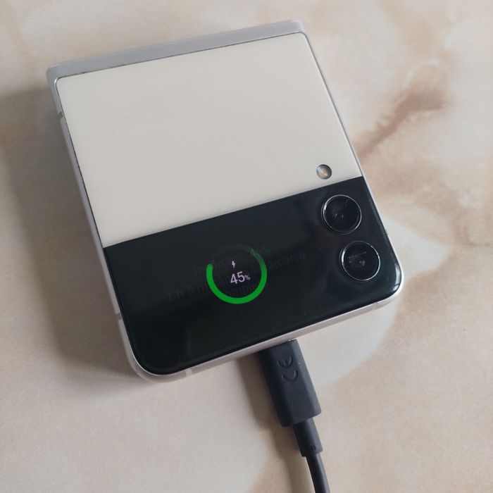 [Flip3] Vând Samsung Galaxy Z Flip 3 5G [pentru piese] //poze reale