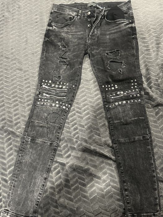 Всички модели дънки са на 20 евео