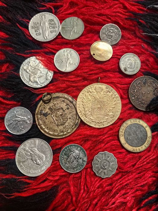 Най различни монети и 2медала