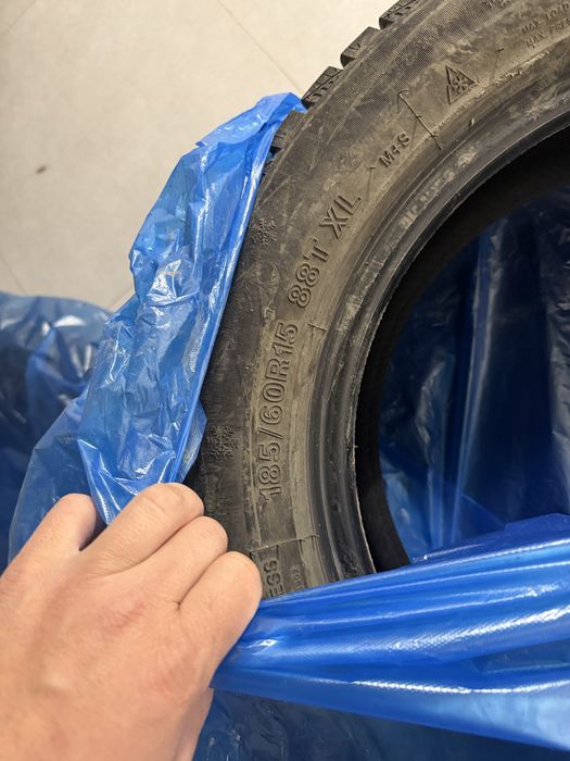 Продам зимние шипованные шины