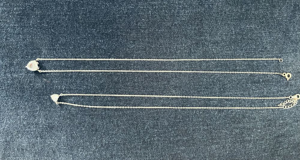 Продавам две сребърни верижки със сърце