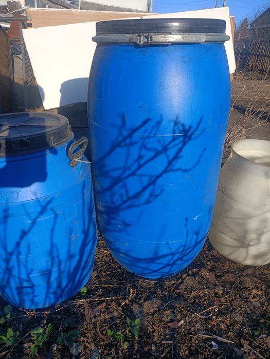 Продаю бочки пластиковые б/у