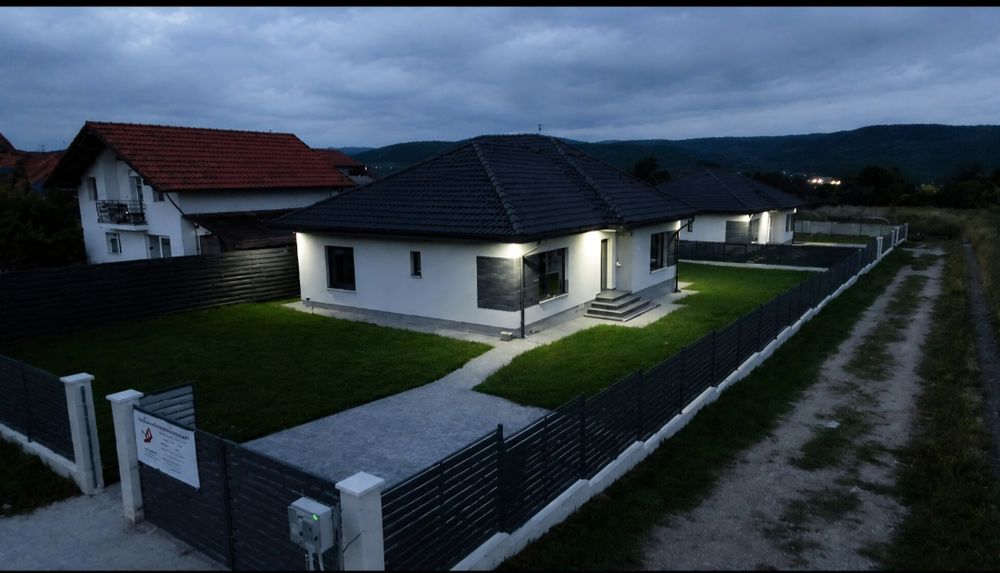 Casa la cheie !
- Case de vânzare în Curtea de Argeș,