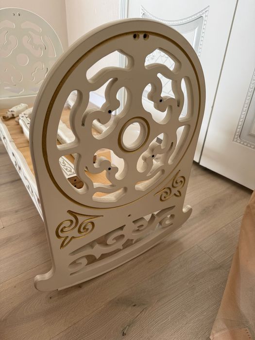 Бесик, бесік, колыбель