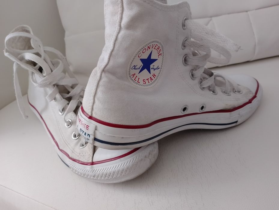Vând tenesi converse,purtați,urme de purtare,mărimea 39.5, produs orig