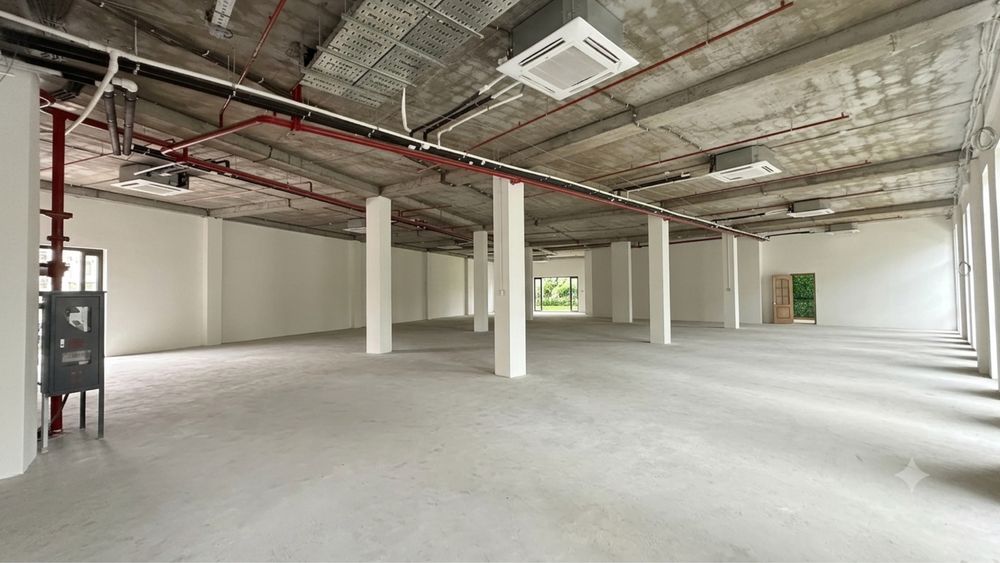 Первый этаж  420m2в Бизнес центре идеально под кофейню f88