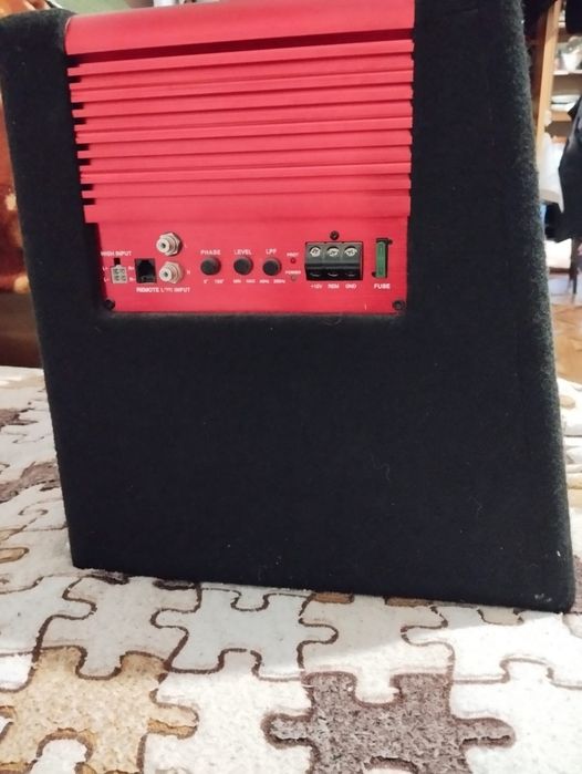 Продам вуфер для машины срочно