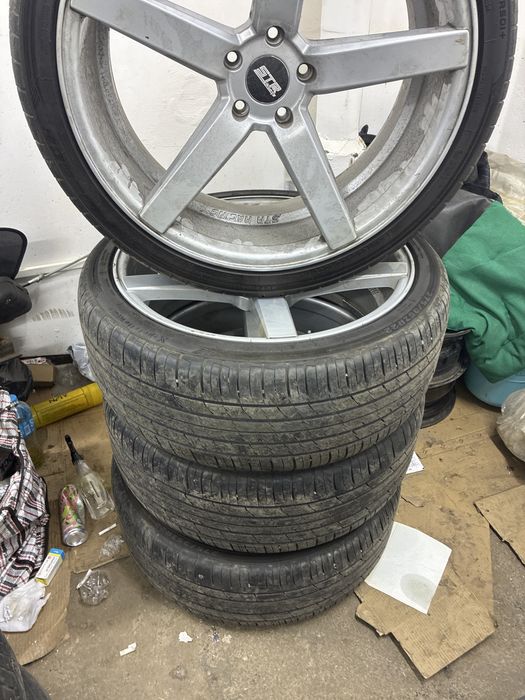 Продам диски с резиной R22