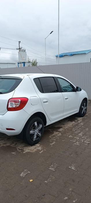 Рено сандеро 2015г