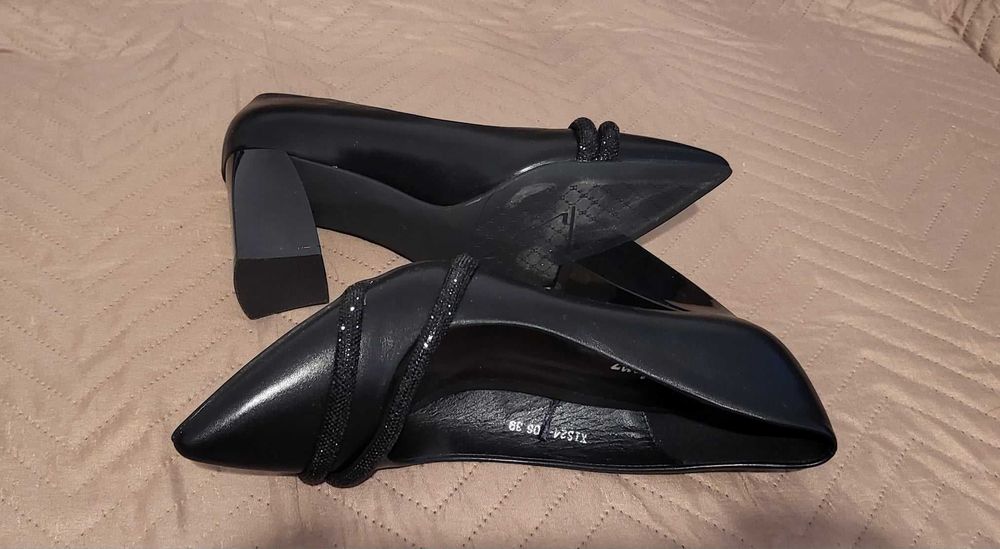 Дамски елегантни обувки от еко кожа 39 номер