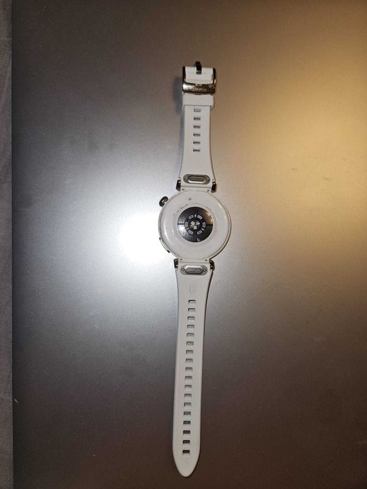 Huawei GT 5 Pro 42mm inca in garantie pentru un an si 3 luni