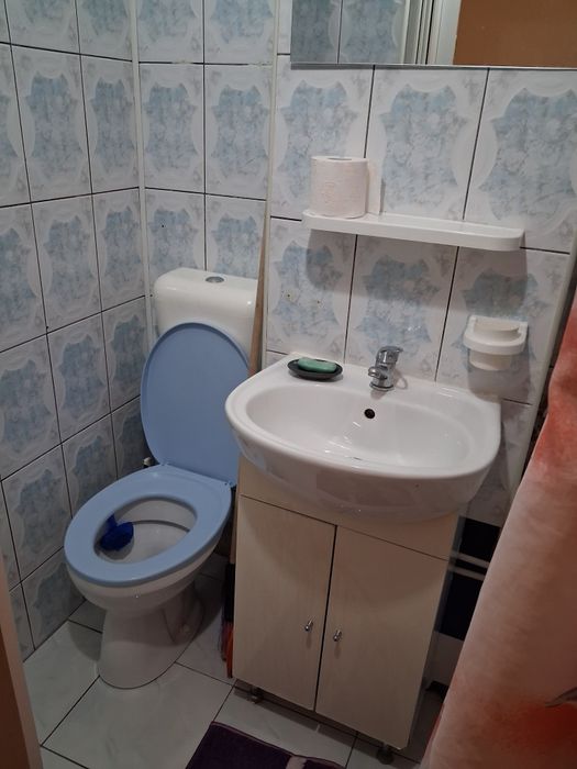 Închiriez garsoniera(camera de camin)