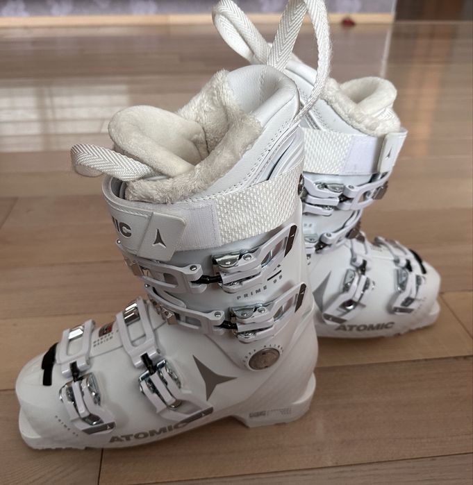 Vând clăpari Atomic Hawx Prime 95 W GW – damă Preț: 1000 RON