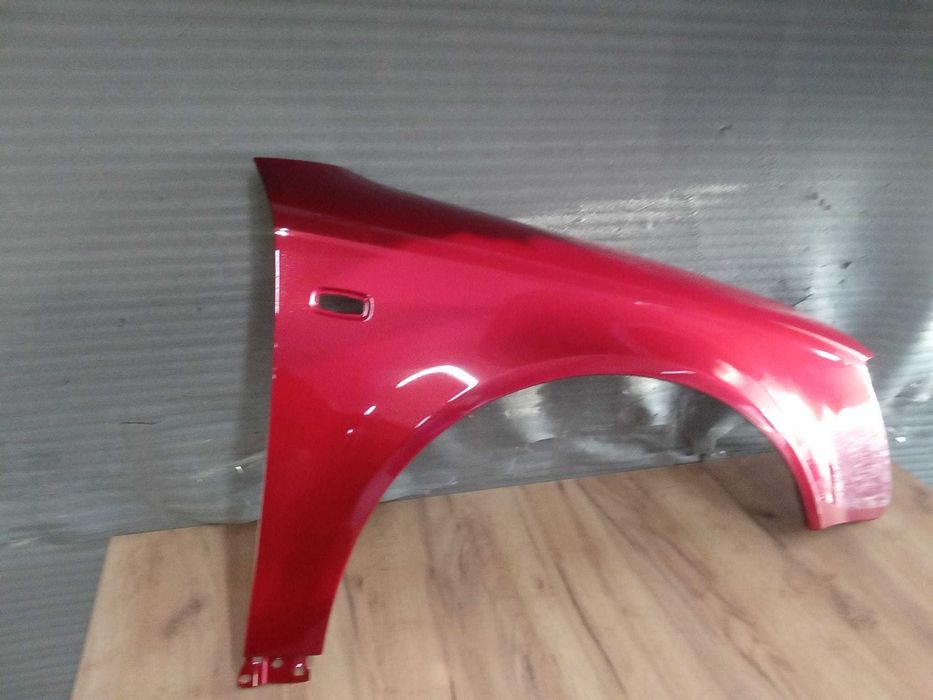 Aripa Fata Dreapta Audi A4 B7 An 2004-2007 (Rosu)
