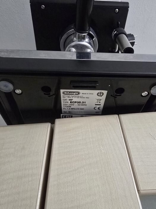 Продам  кофемашину De'Longhi