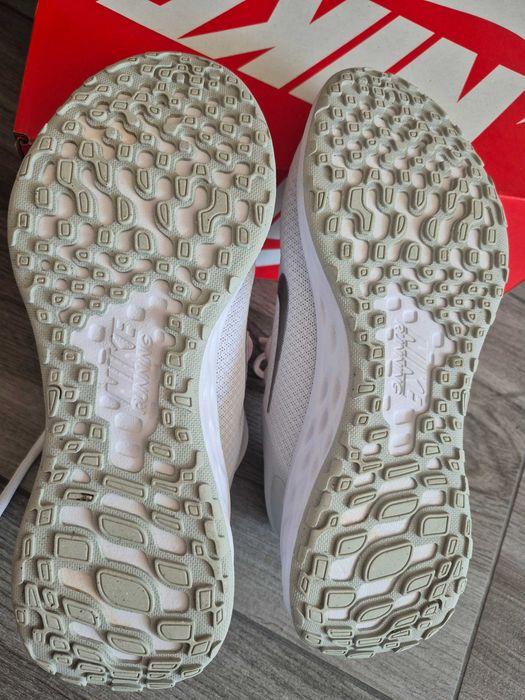 Нови маратонки Nike 39 номер