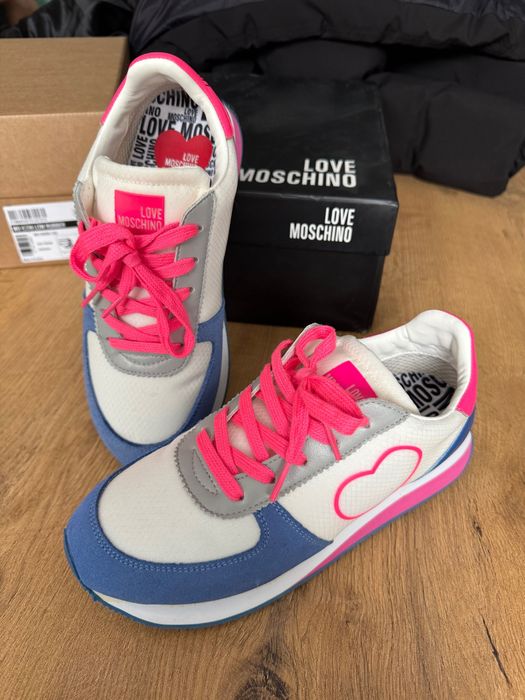 Сникърси Love Moschino