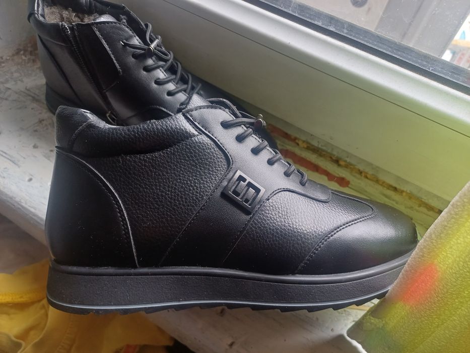 Продам сапоги  на мальчика 10-11лет