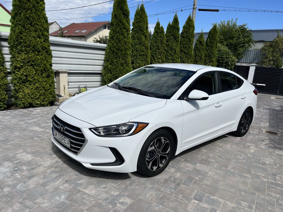 HYUNDAI Elantra