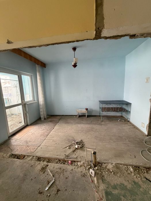 Apartament 3 camere de vanzare -zona excelenta