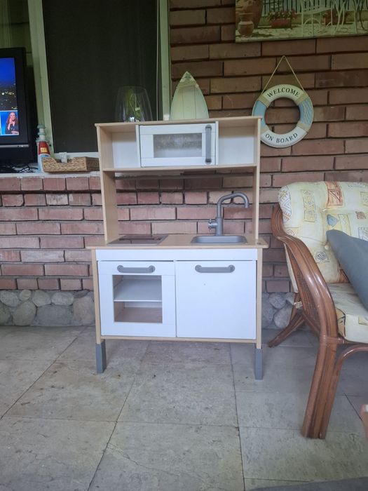 Продавам детска кухня икеа спешно цена днес 20