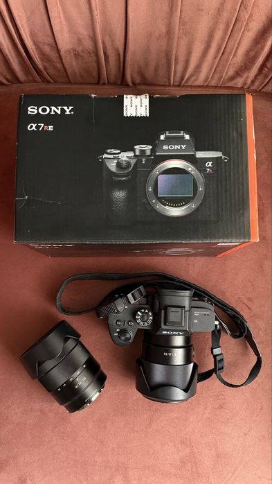 Sony Alpha A7R III full box