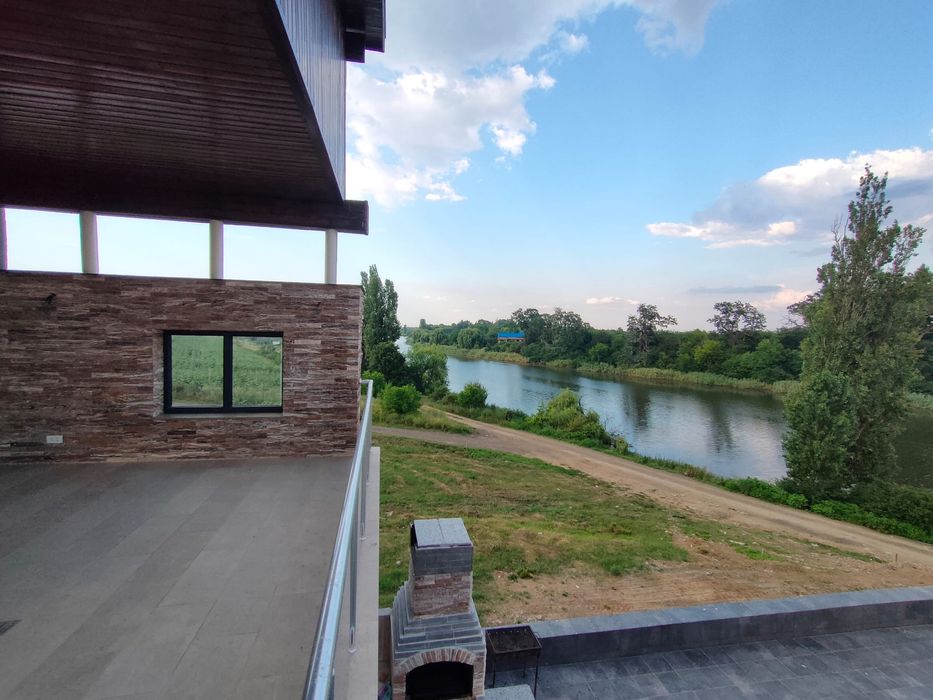 Vila inchiriat/vanzare Corbeanca pe malul lacului cu piscina incalzita