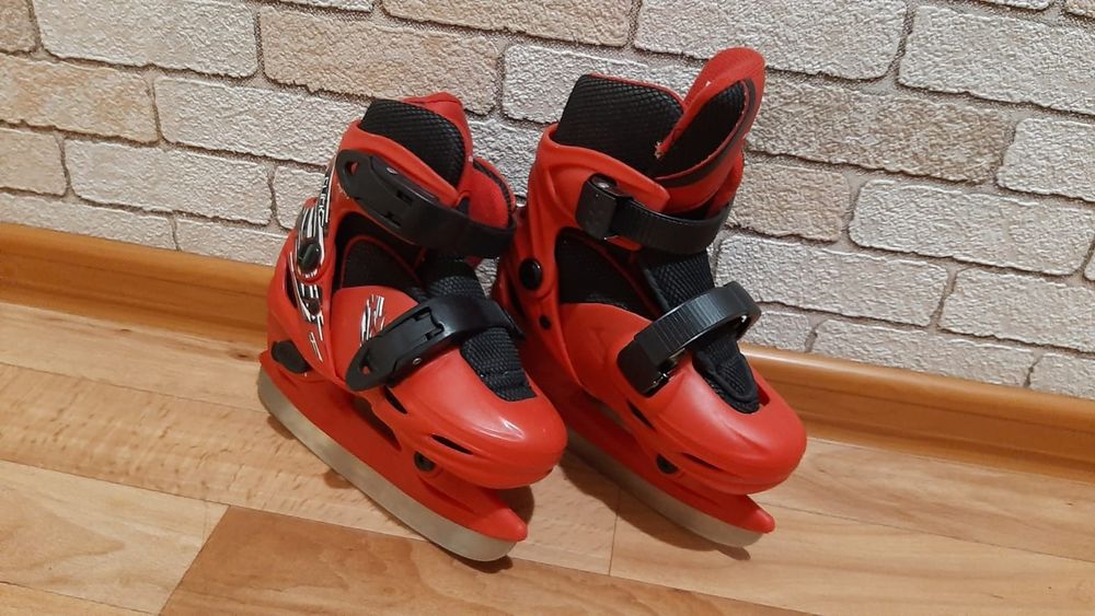 Продам детские коньки размер 27-30