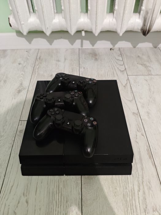 Продам PlayStation 4