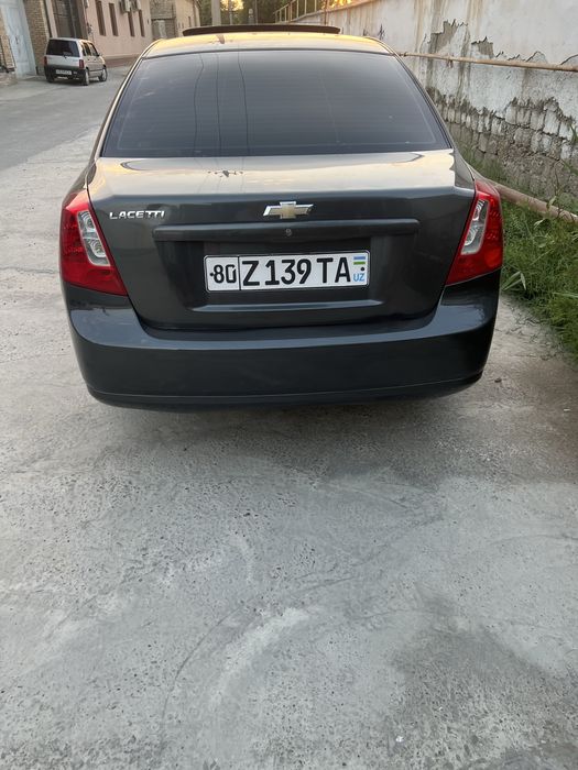 Avtomobil chevrolet lacetti