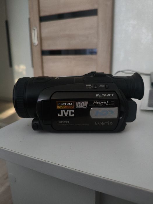 Прдам видеокамеру JVC