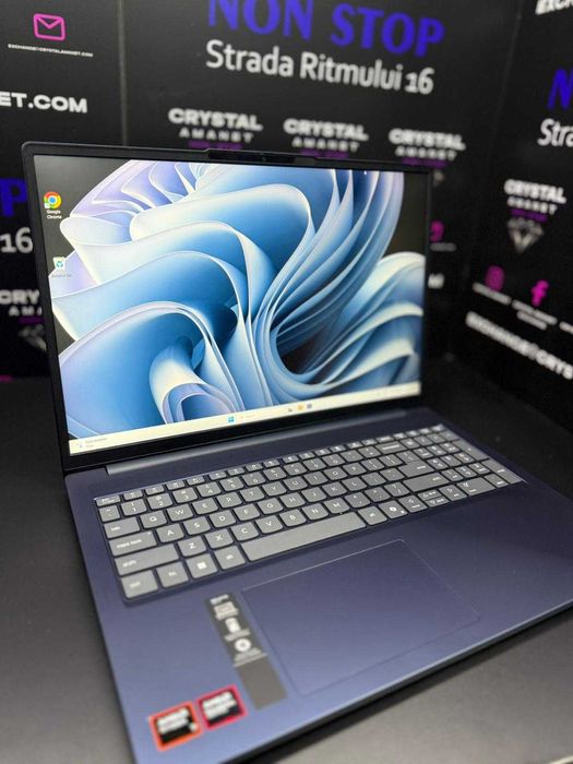 Laptop Lenovo IdeaPad Slim 3 - Ryzen 8840HS