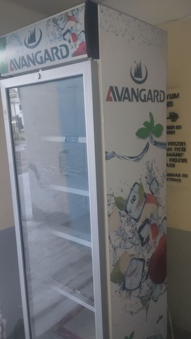 Xolodilnik  Vetrina Sotiladi holati a'lo darajada  Firmasi Avangard.