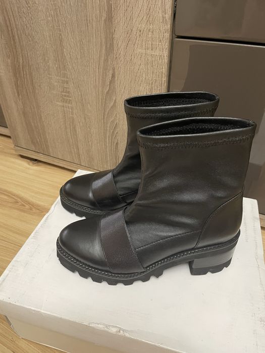 Боти CARLO  FABIANI-номер 36, но отговарят на 37