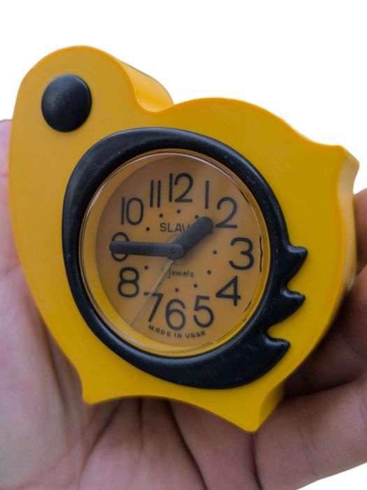 Ретро механичен будилник Slava пиле (обслужен)