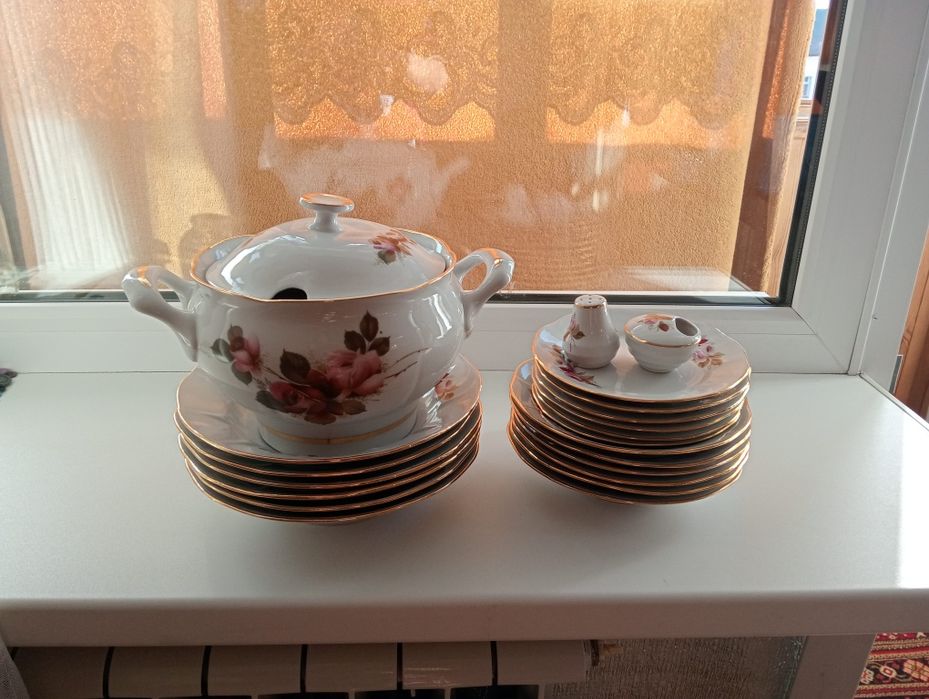 Продается столовый сервиз