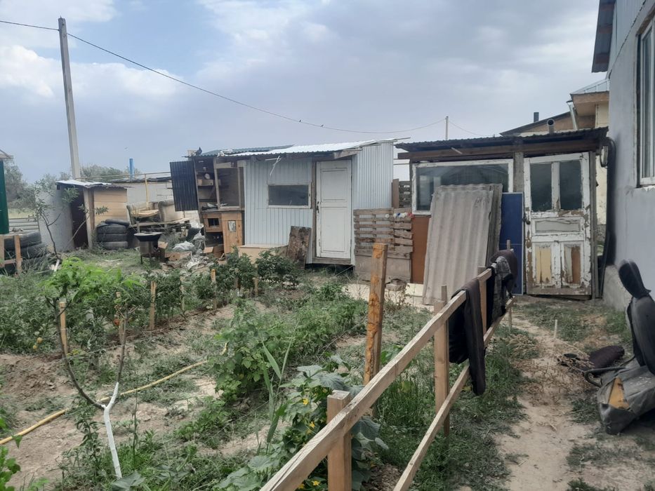Продам дом огороженный