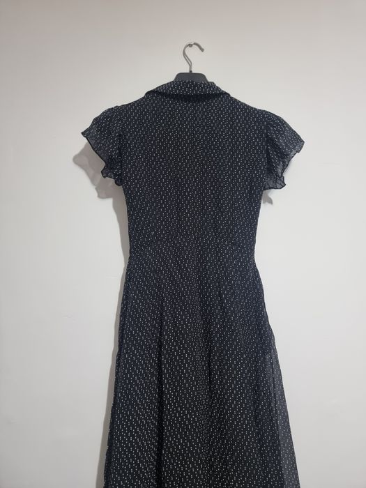 Вещи платья,брюки и пиджак.