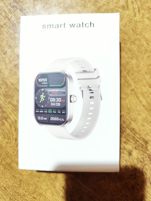 Чисто нов смарт часовник