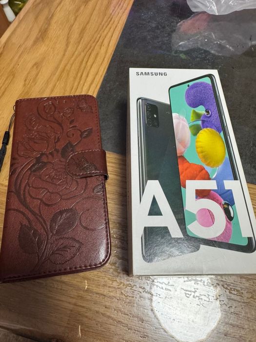 Продам телефон Самсунг А51