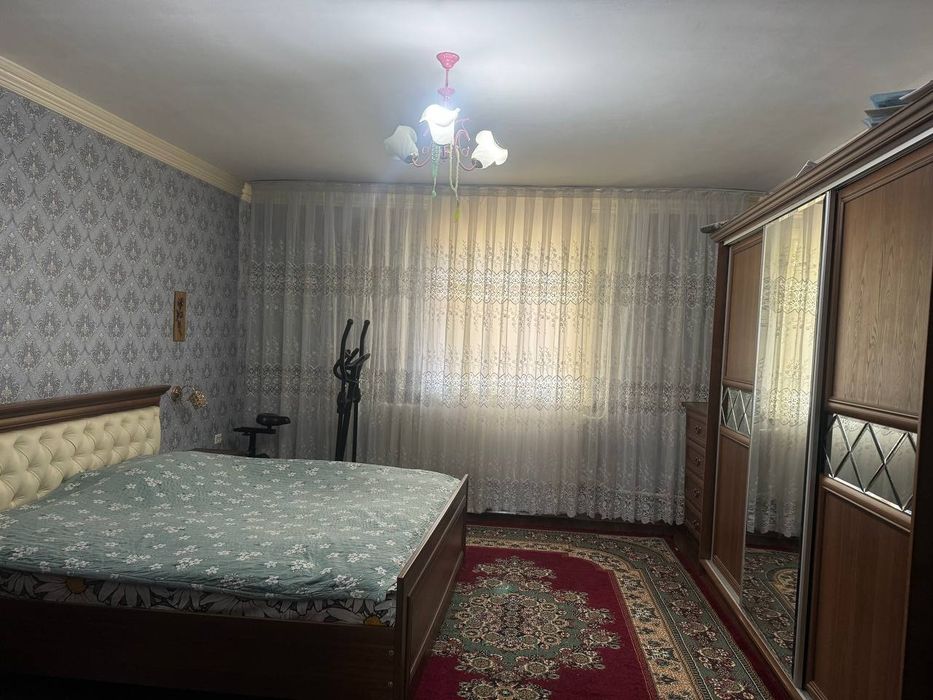 Уй сатылады 2 этаж котедж, 11 комната, жер майдану улкен, ремонт евро,