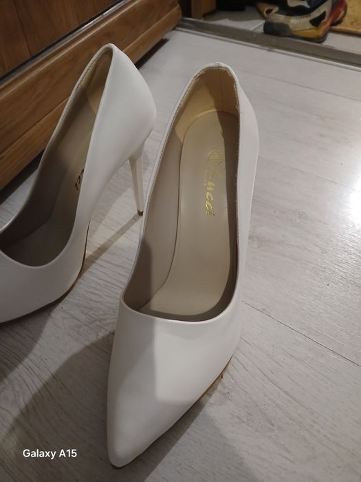 Чисто нови Бели Токчета