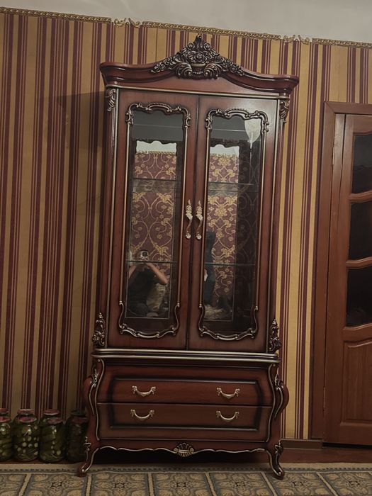 Продам сервант