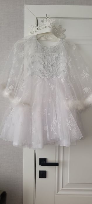 Продам платье на 7-9 лет