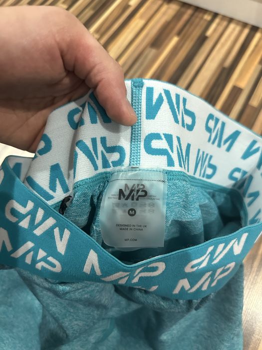 Клин на MyProtein син и червен