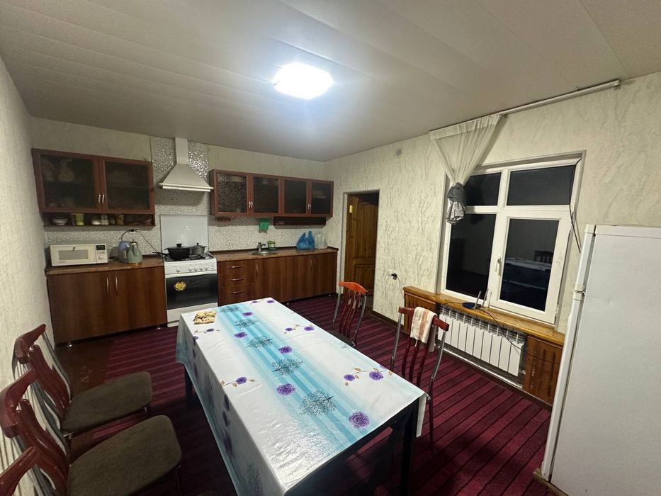 Студентларга ховли уй