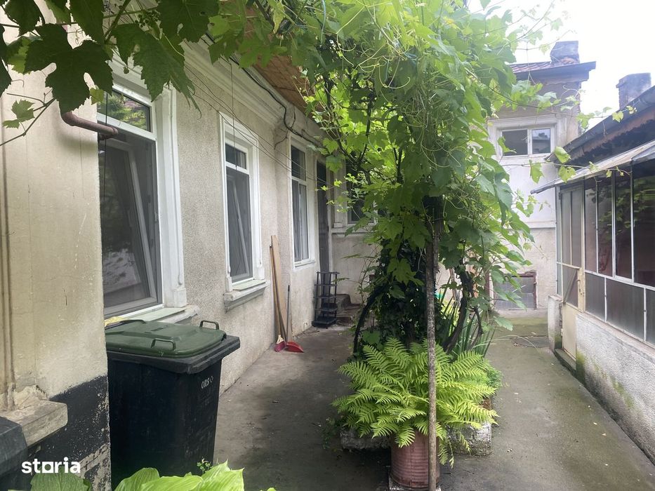 Vânzare casă cu 2 camere în curte comună cu vecini liniștiți — fotografia 1