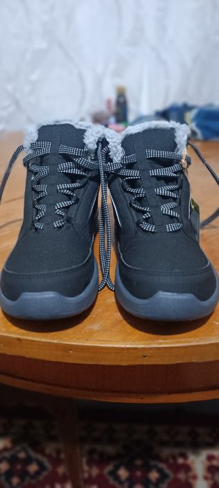 Продам демисезонные ботинки